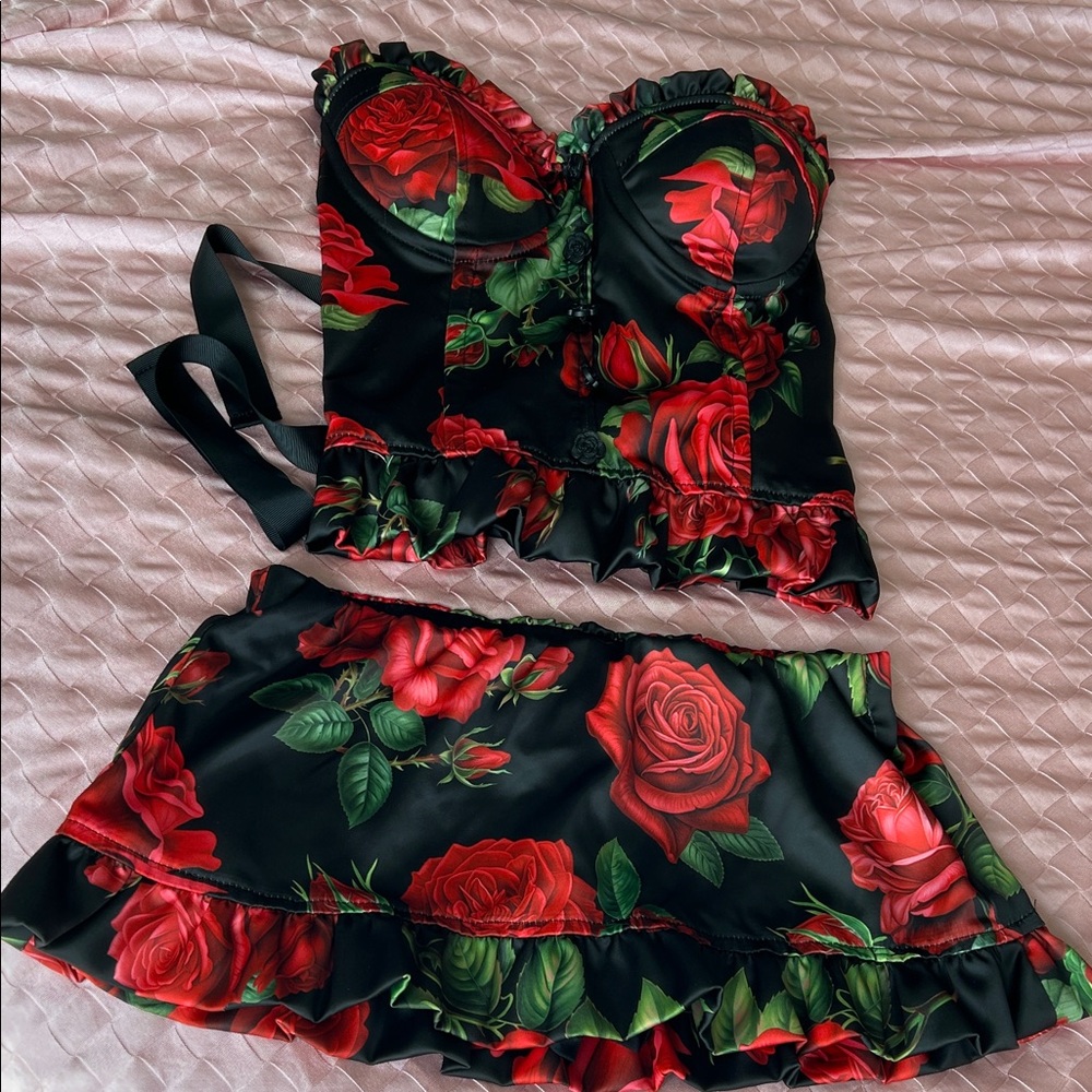 Satin Rose-Print Ruffle Mini Skort in Black and Red